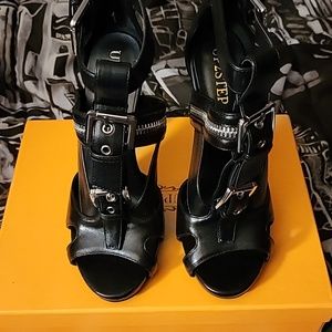 Womens Up2Step Black cut out sandals Size 9.5